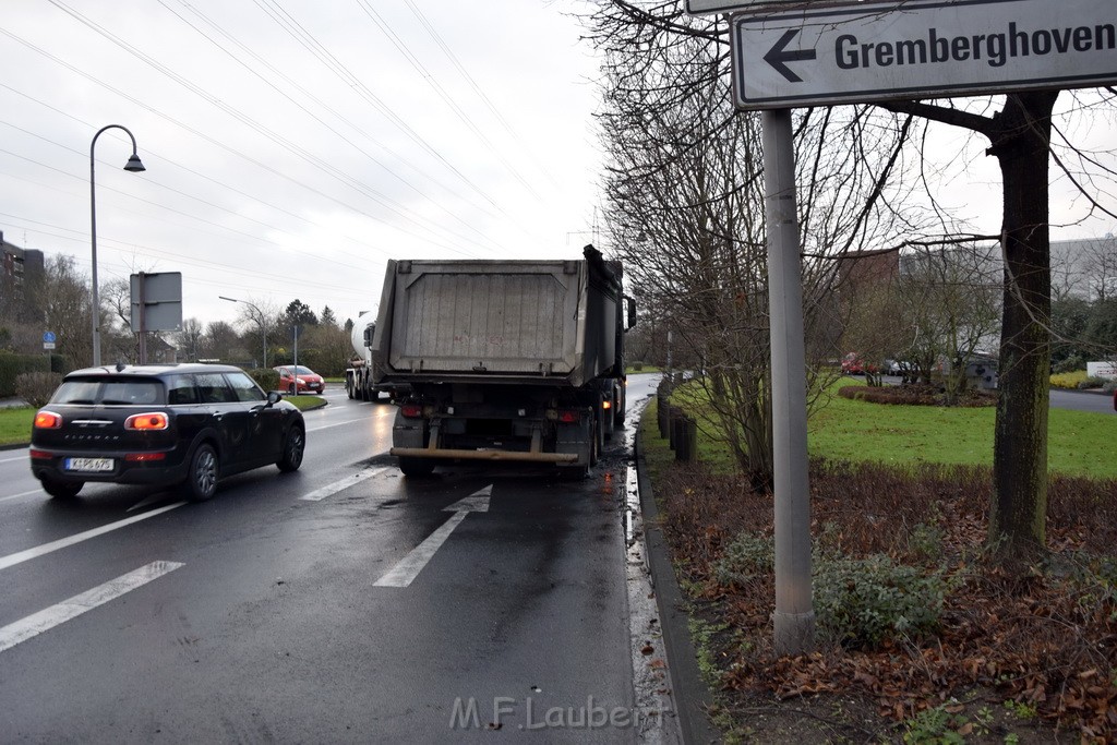 Auto 1 Reifenbrand LKW Koeln Porz Gremberghoven Ratherstr P08.JPG - Miklos Laubert